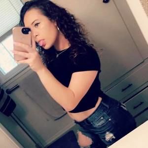 Meet your Posher, Chloe